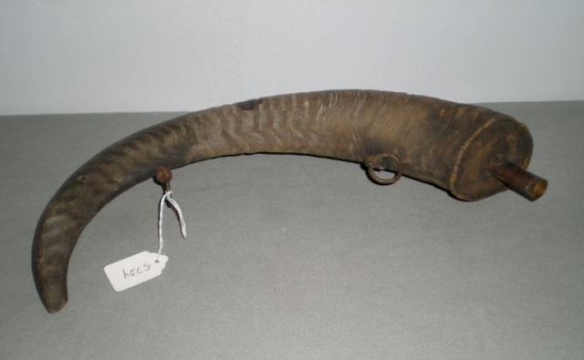 EARLY POWDER HORN IMAGE