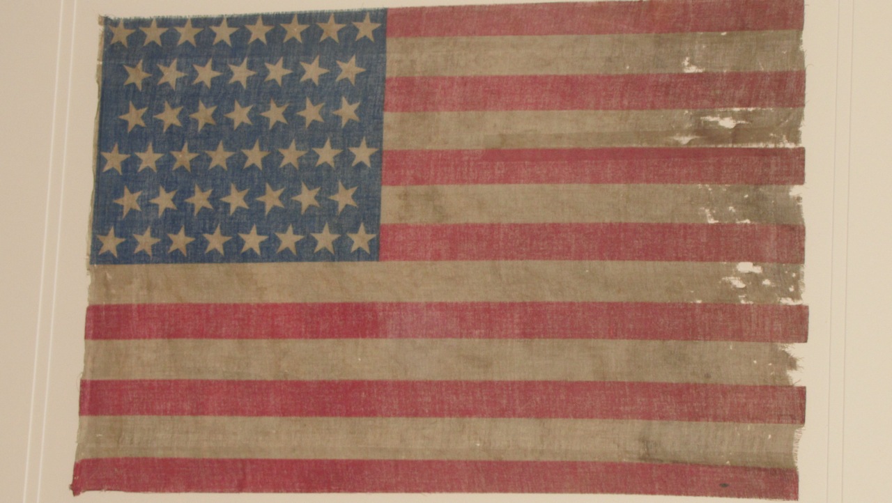 ANTIQUE FLAG IMAGE