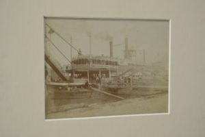 ANTIQUE PHOTOGRAPH OF RIVERBOAT LOADING